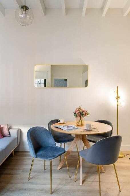 Monkeys Apartments San Roman Deluxe เซบีญา ภายนอก รูปภาพ