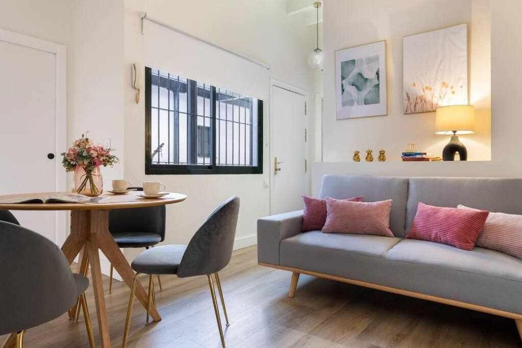 Monkeys Apartments San Roman Deluxe เซบีญา ภายนอก รูปภาพ